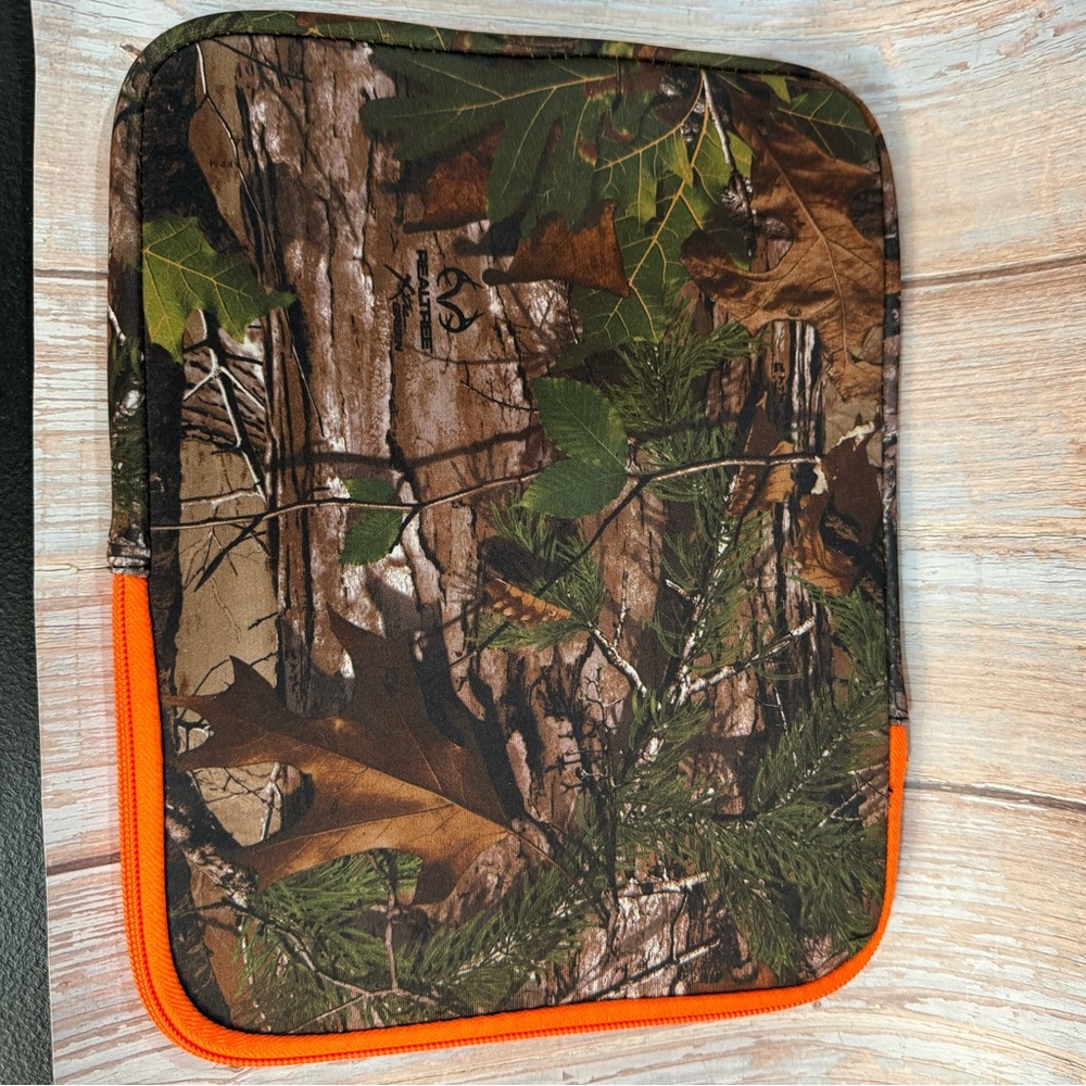 Like New Realtree 10”x8” Tablet Sleeve Item #PHK2768